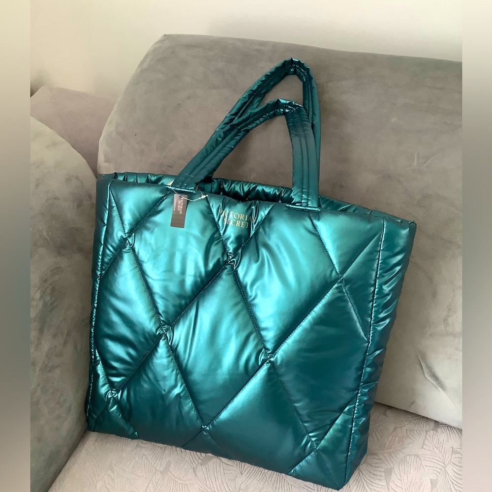 Super nice spacious tote bag 💚NWT 💚